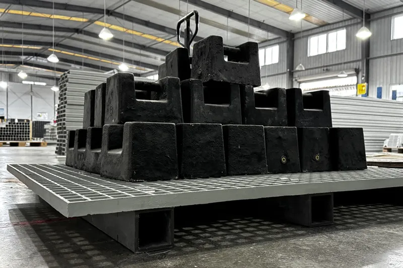 Paletes FRP suportam teste de carga estática de 780KG, comprovando excelente resistência e durabilidade