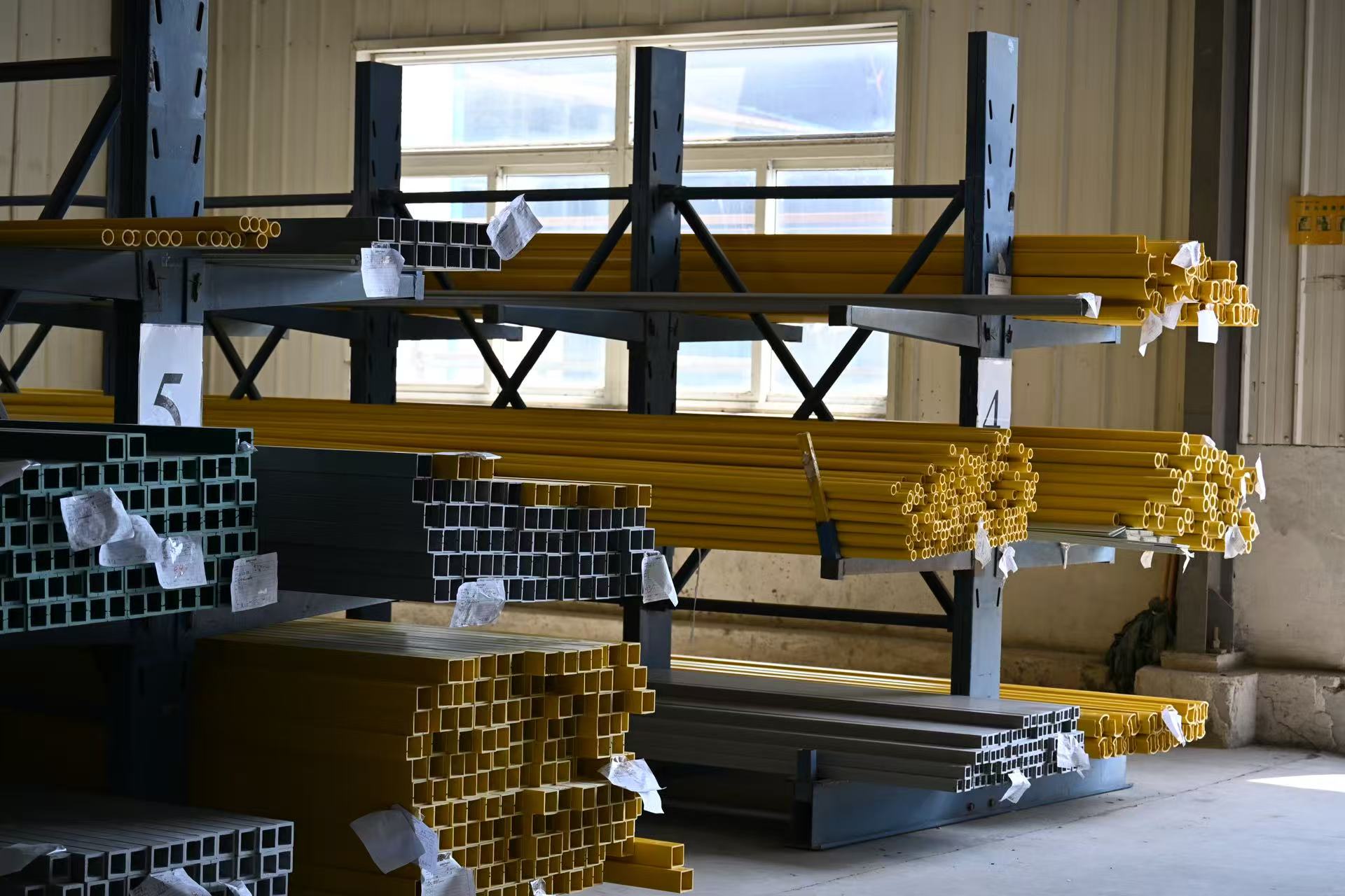 Três tipos de perfis de fibra de vidro de resina: diferenças de desempenho, análise de vantagens e adaptação de aplicações